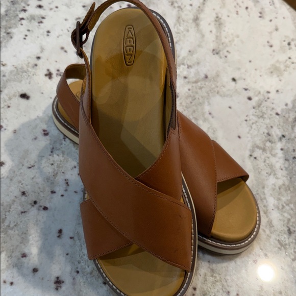 KEEN Women's Lana Cross Strap Open Toe Leather Sandal - Picture 2 of 9